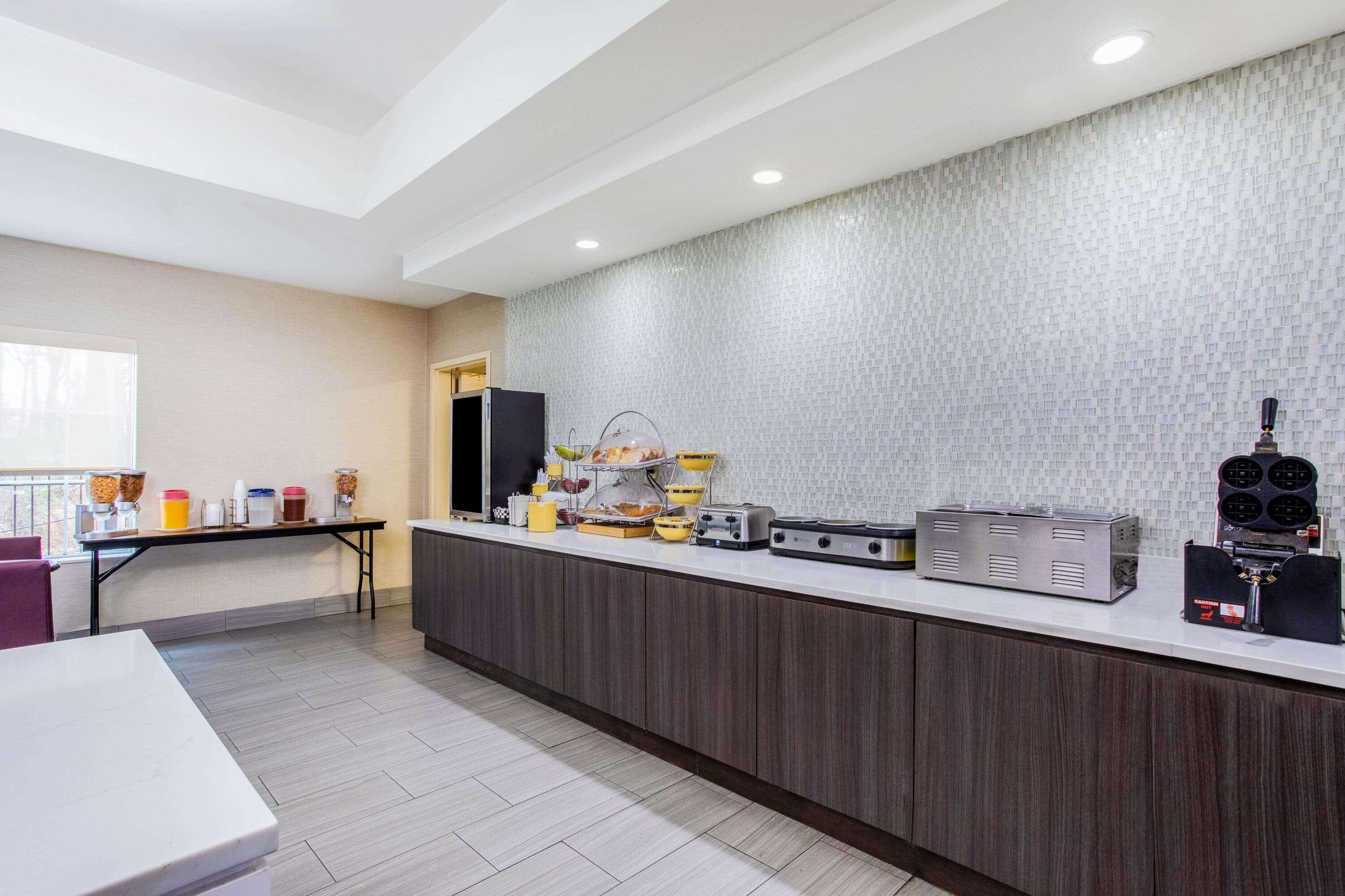 La Quinta Inn & Suites Fultondale Εξωτερικό φωτογραφία